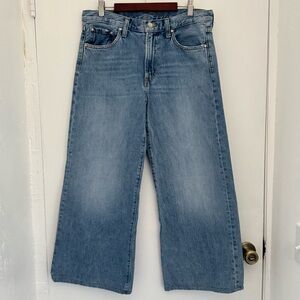 Zara Wide Leg, high rise, zip fly Blue Jeans. Size 4 ankle, cropped.